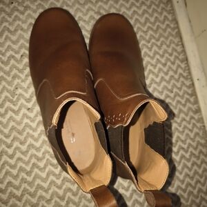 Women’s Chelsea Ankle Boots in Brown